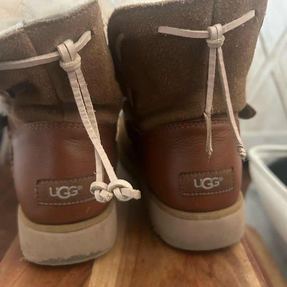 UGG Womwns Tan and Brown Boots